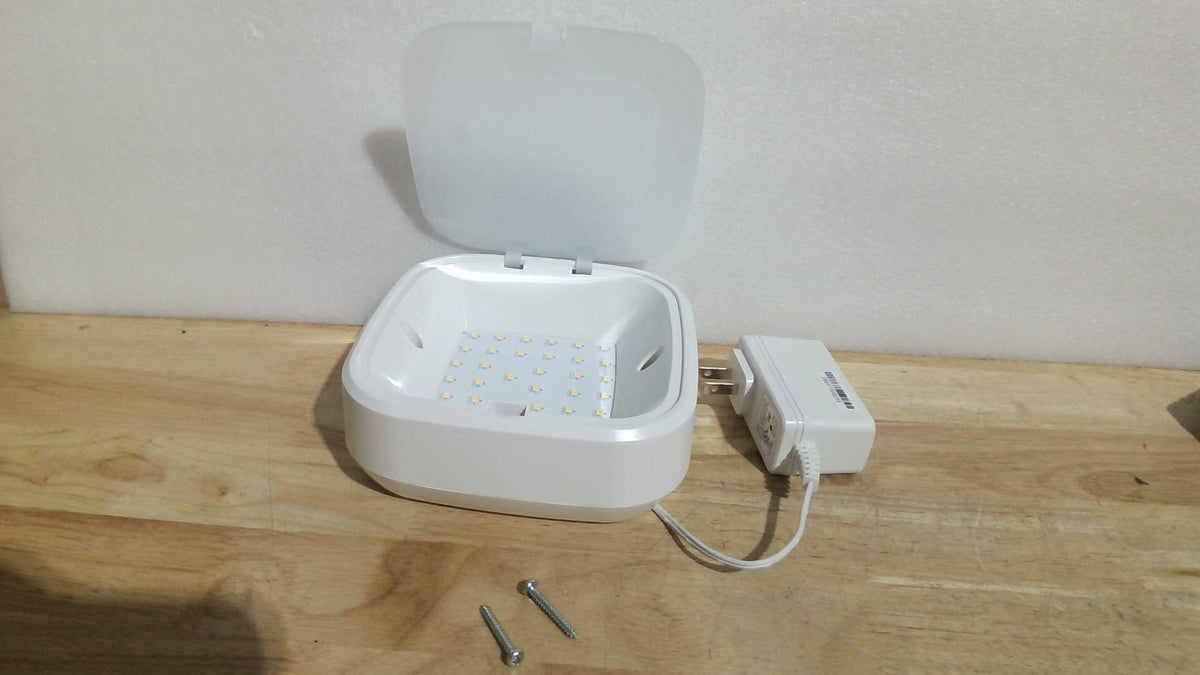 luz LED inteligente para garaje Chamberlain Smart myQ LED Garage Light (modelo MYOLED2) ARTICULO VIENE COMO SE MUESTRA EN LA SEGUNDA IMAGEN )