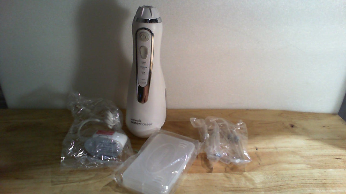 INCOMPLETO (bolsos de tela faltantes) irrigador dental inalámbrico y portátil de la marca Waterpik