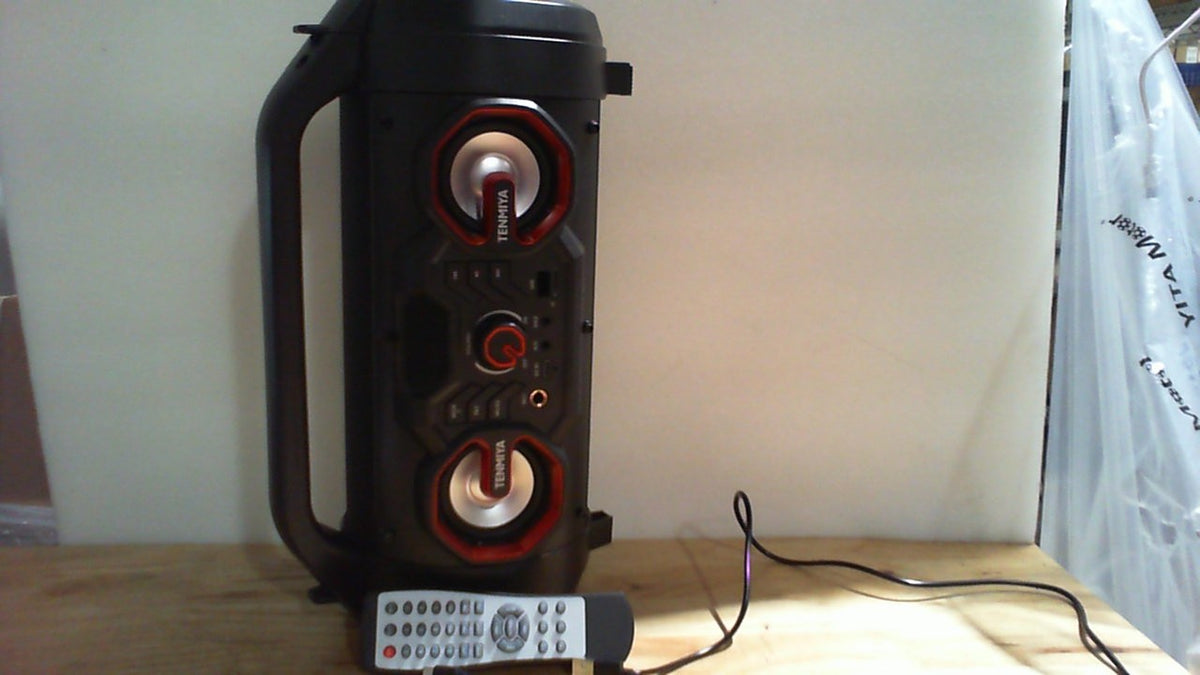USADO (PUERTO USB ROTO Y TAPA DE CONTROL GOLPEADA) parlante Bluetooth portátil tipo boombox/bazuca de la marca TENMIYA