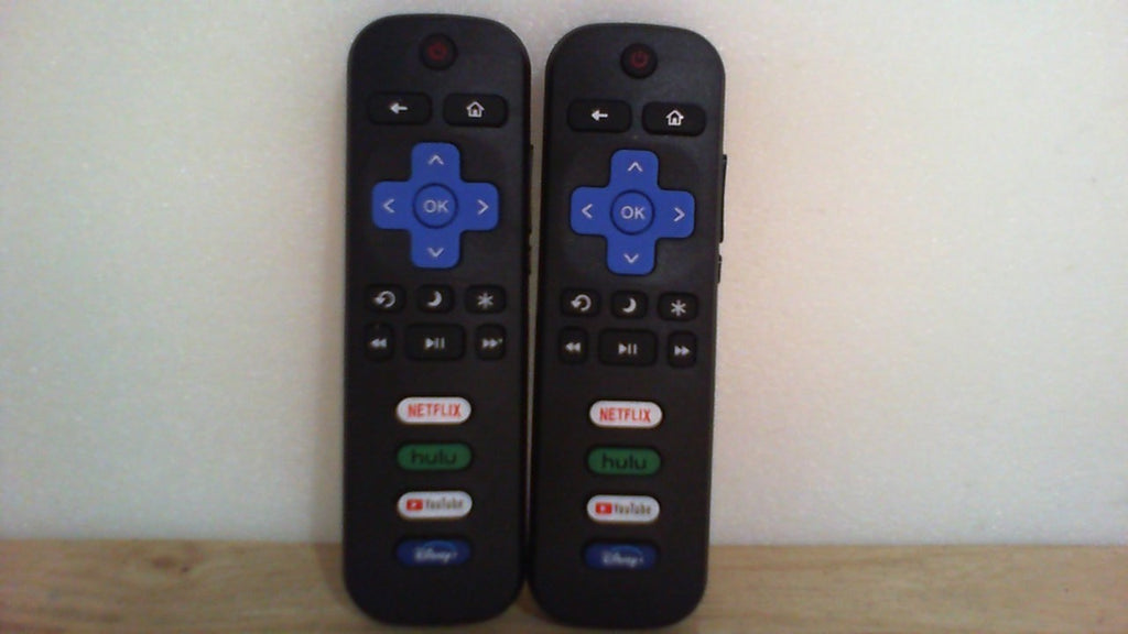 dos controles remotos de repuesto idénticos compatibles con televisores inteligentes que integran el sistema Roku TV