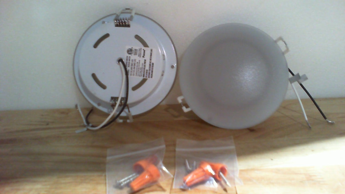 paquete de dos paneles luces LED empotrables (Puck Lights) de la marca Facon, diseñadas con clips de resorte para cielorrasos o techos de vehículos
