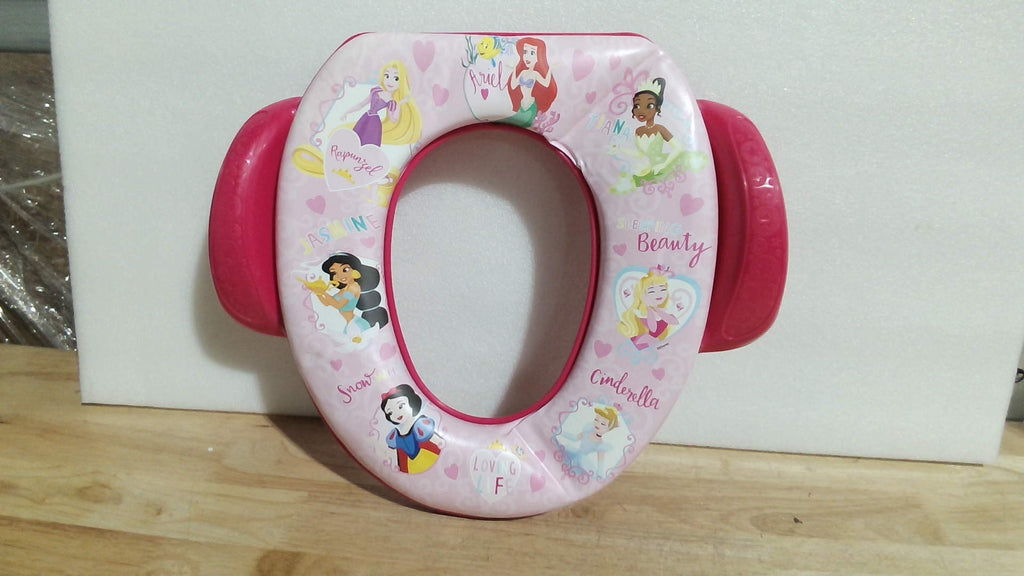 asiento entrenador acolchado para inodoro infantil, específicamente el modelo "Loving Life" de Disney Princess .ARTICULO VIENE COMO SE MUESTRA EN LA IMAGEN 2