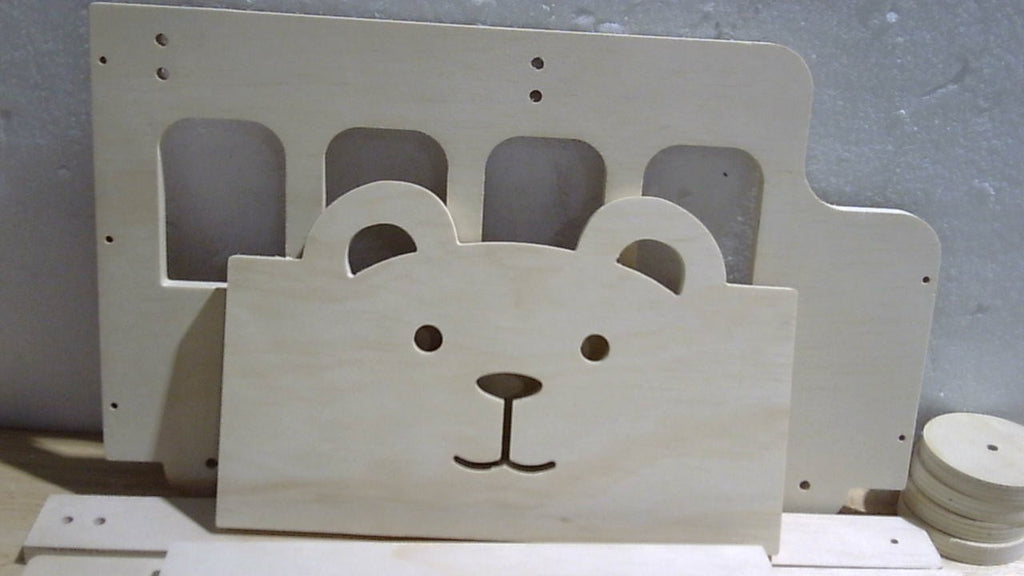 Caja de madera para baby shower con ruedas, caja para baby shower con forma de coche de oso con asa, cesta para baby shower DIY, caja de almacenamiento móvil para recién nacidos para padres primerizos.