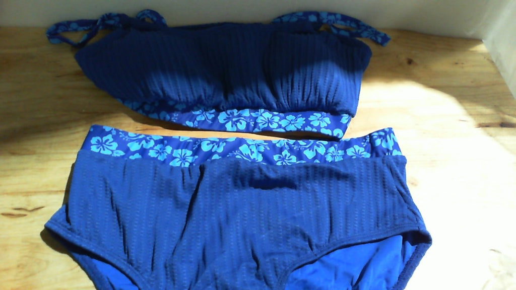 MODELO REAL ES DISTINTO AL DE REFERENCIA. traje de baño de dos piezas (bikini) para mujer en color azul rey TALLA M