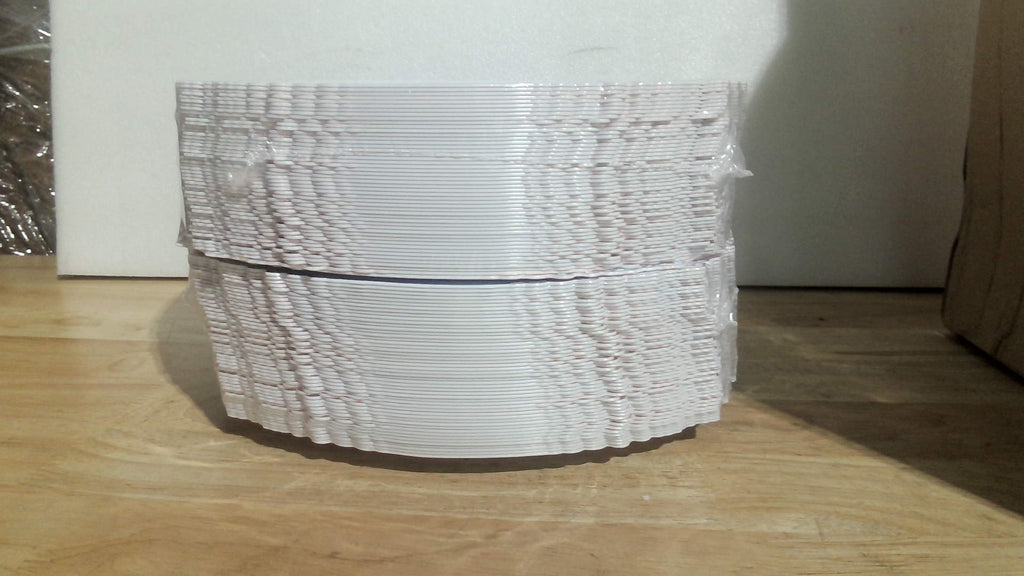 platos de plástico desechables de alta resistencia (premium) con un diseño de borde festoneado de estilo barroco ( ARTICULO VIENE COMO SE MUESTRA EN LA IMAGEN 2 Y 3 TOTAL 100 UNIDADES