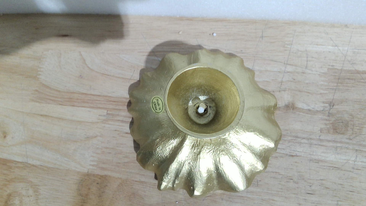 tazón o fuente decorativa de pedestal con acabado dorado metálico, ( ARTICLO VIENE COMO SE MUESTRA EN LA IMAGEN 2-3 Y 4