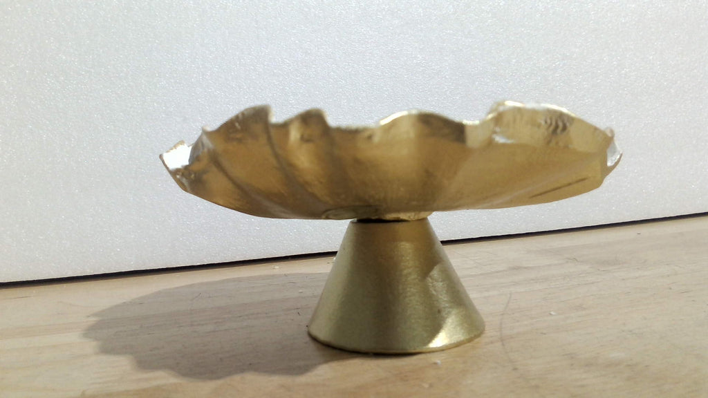 tazón o fuente decorativa de pedestal con acabado dorado metálico, ( ARTICLO VIENE COMO SE MUESTRA EN LA IMAGEN 2-3 Y 4
