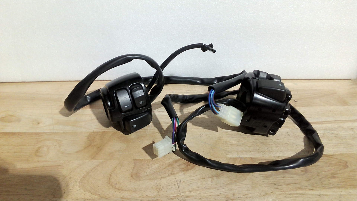 juego de comandos de luces y arranque para manillar de motocicleta ( ARTICULO SE VIENE COMO SE MUESTRA EN LA IMAGEN 2