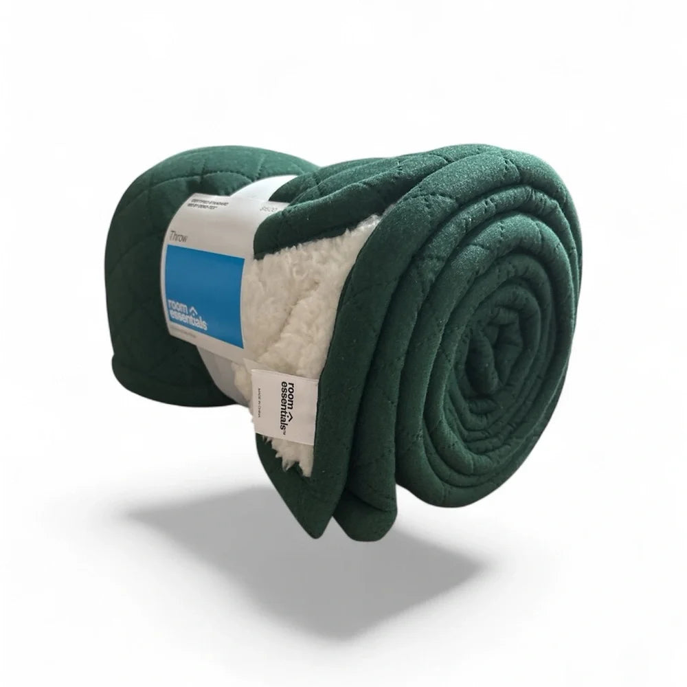 Manta Decorativa Room Essentials – Throw Verde 50" x 60", Suave y Acogedora