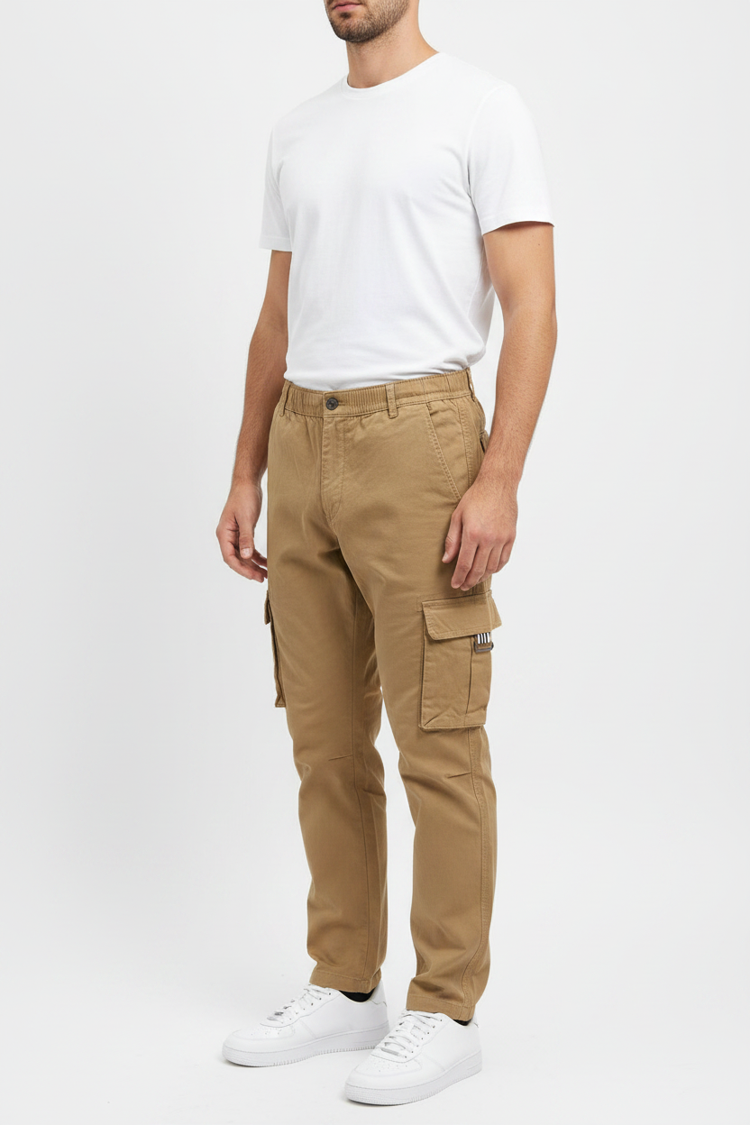 Cargo pants con modelo