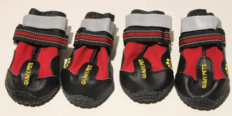 set de botas impermeables para perros de la marca QUMY Pets. ( CONTIENE  4 UNIDADES