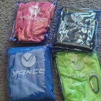 toalla refrescante deportiva de la marca YQXCC (comercializada a menudo bajo el logo que lee YQXCC o YANCC de manera estilizada) ARTICULO IGUAL A LA SEGUNDA IMAGEN ( SIN ACCESORIOS ) 4 PIEZAS