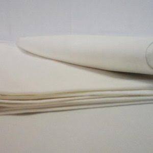 manteles de tela de color crema claro (articulo viene con 8 piezas asi como se muestra en la segunda imagen )