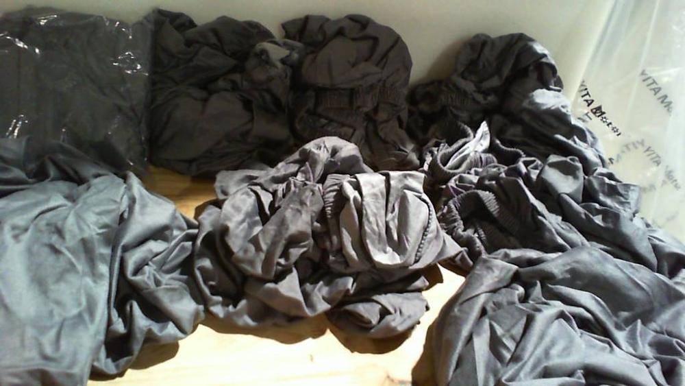 Set de 8 fundas elasticas color gris oscuro para cama (almohadas)
