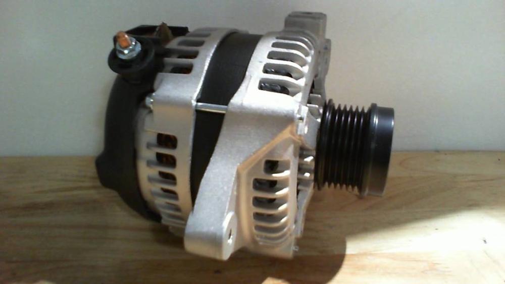 Alternador de motor para automóvil.