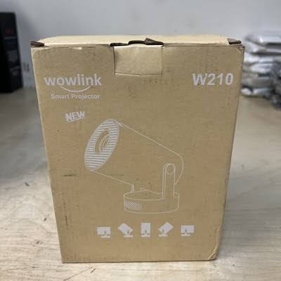 miniproyector portátil inteligente de la marca Wowlink (modelo W210) ( ARTICULO VIENE COMO SE OBSERVA EN LA SEGUNDA Y TERCERA IMAGEN )