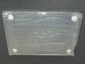tapa inferior de una carcasa rígida protectora transparente (Hard Shell Case PARA LAPTOP ( ARTICULO VIENE COMO SE OBSERVA EN LA IMAGEN 2 Y 3