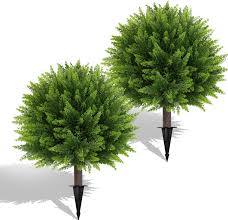 juego de 2 árboles o arbustos de cedro/ciprés artificiales para exteriores con estaca integrada