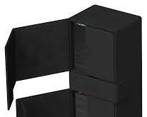 premium Dragon Shield Twin Flip'n'Tray (o similar de la línea Nest / Double Shell con visor frontal), diseñado en cuero sintético negro