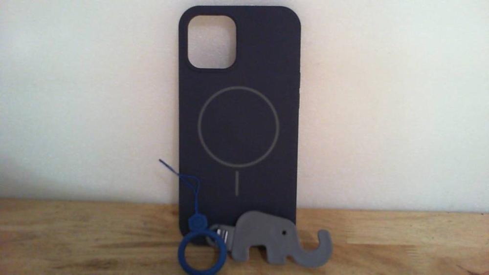 funda protectora de silicona líquida en color azul oscuro para iphone 17.