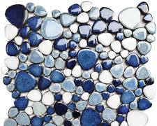 mosaico de porcelana esmaltada con diseño de piedras de río o guijarros