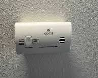 alarma de monóxido de carbono Kidde que funciona con baterías (Kidde Battery-Operated Carbon Monoxide Alarm, modelo básico KN-COB-B-LPM / 9CO5-LP) ARTICULO VIENE COMO SE OBSERVA EN LA SEGUNDA IMAGEN