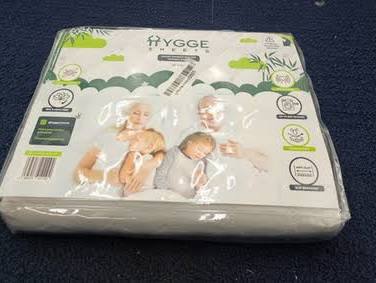 un protector de colchón impermeable y reutilizable fabricado con tela de bambú orgánica, diseñado especialmente para la incontinencia y la protección contra derrames o accidentes nocturnos.ARTICULO VIENE COMO SE OBSERVA EN LA SEGUNDA Y TERCERA IMAGEN