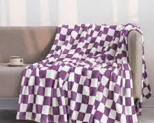 manta térmica ligera de forro polar (fleece/franela) con un patrón clásico de tablero de ajedrez (checkerboard) ( SOLO 1 UNIDAD )