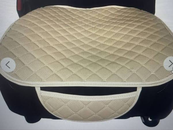 juego de almohadillas o forros protectores beige acolchados para los asientos de un vehículo