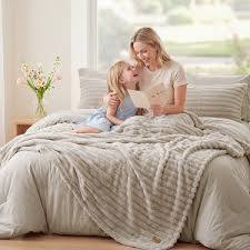 Ropa de cama Bedsure con tela GentleSoft® de textura sedosa