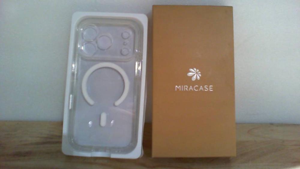 estuche protector transparente con tecnología MagSafe Miracase para iPhone 13-15 Pro y Pro Max.