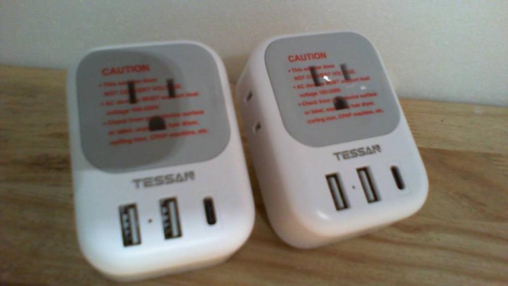 Par de adaptadores de tomacorriente marca TESSAN