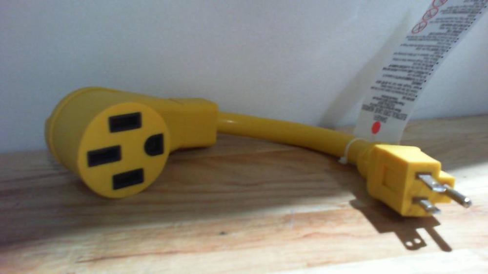 Cable adaptador eléctrico de uso rudo para generador o casa rodante (RV) en color amarillo brillante