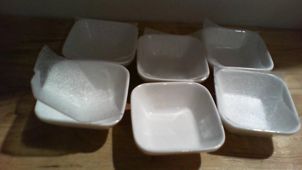 set de 6 mini tazas, moldes o recipientes cuadrados de porcelana blanca (estilo ramekins o mini platones para salsas)