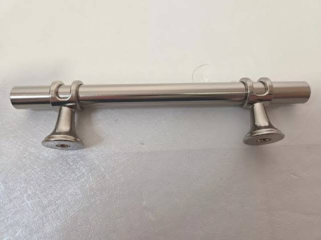 set de herrajes y jaladeras para muebles y gabinetes de cocina de la marca AsidRama.contiene ( piezas ) viene igual al diseno de la segunda imagen