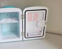 mini refrigerador portátil de 4 litros (con capacidad típica para 6 latas de 355 ml)