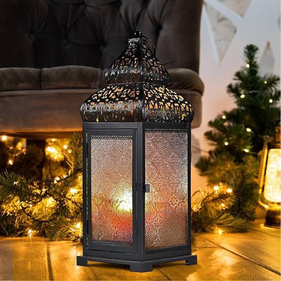 farol o linterna decorativa de estilo marroquí u oriental