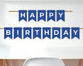 un kit de decoración para fiestas que incluye un cartel (banner) clásico de "Happy Birthday" en color azul marino