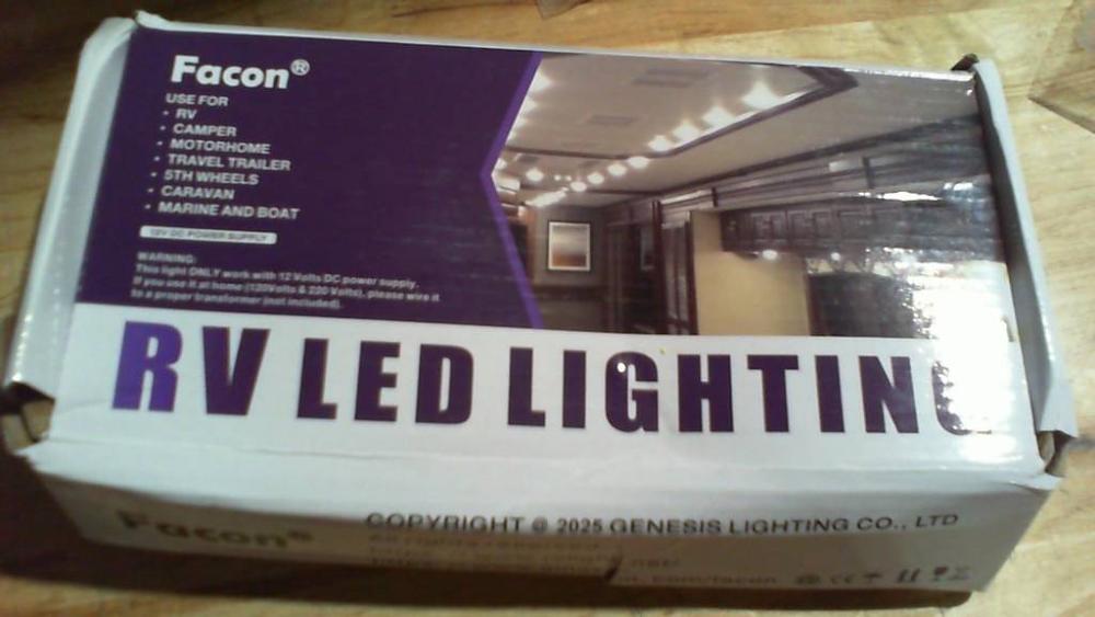 paquete de dos paneles luces LED empotrables (Puck Lights) de la marca Facon, diseñadas con clips de resorte para cielorrasos o techos de vehículos