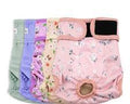 pañales reutilizables y lavables de tela para perritas hembra, confeccionados con coloridos diseños florales
