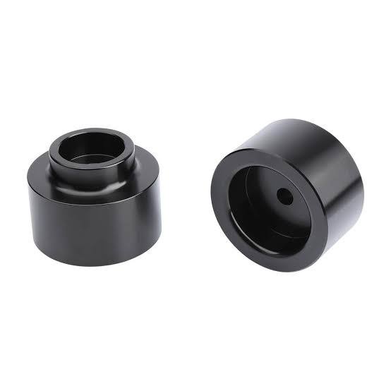 kit de espaciadores de nivelación trasera de 2 pulgadas (Rear Leveling Lift Kit Spacers). El código impreso en los componentes (C140-9R011-20)REPUESTO VIENE SEGUN LA SEGUNDA IMAGEN TIENE UNOS PEQUENOS RASPONES