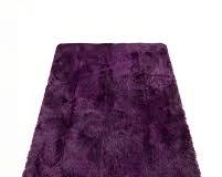alfombra de felpa peluda (tipo Shaggy o "peludita") en color morado / violeta