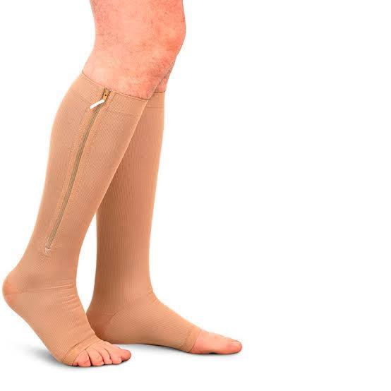 Calcetines de compresión con cremallera (marca Casmon) de color beige, talla S/M