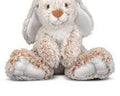 Burrow Bunny de Melissa & Doug (Conejo de Madriguera), un peluche sumamente popular reconocido por sus orejas largas caídas, patas grandes y pelaje extrasuave en tonos beige y blanco ( ARTICULO VIENE COMO SE OBSERVA EN LA SEGUNDA IMAGEN )