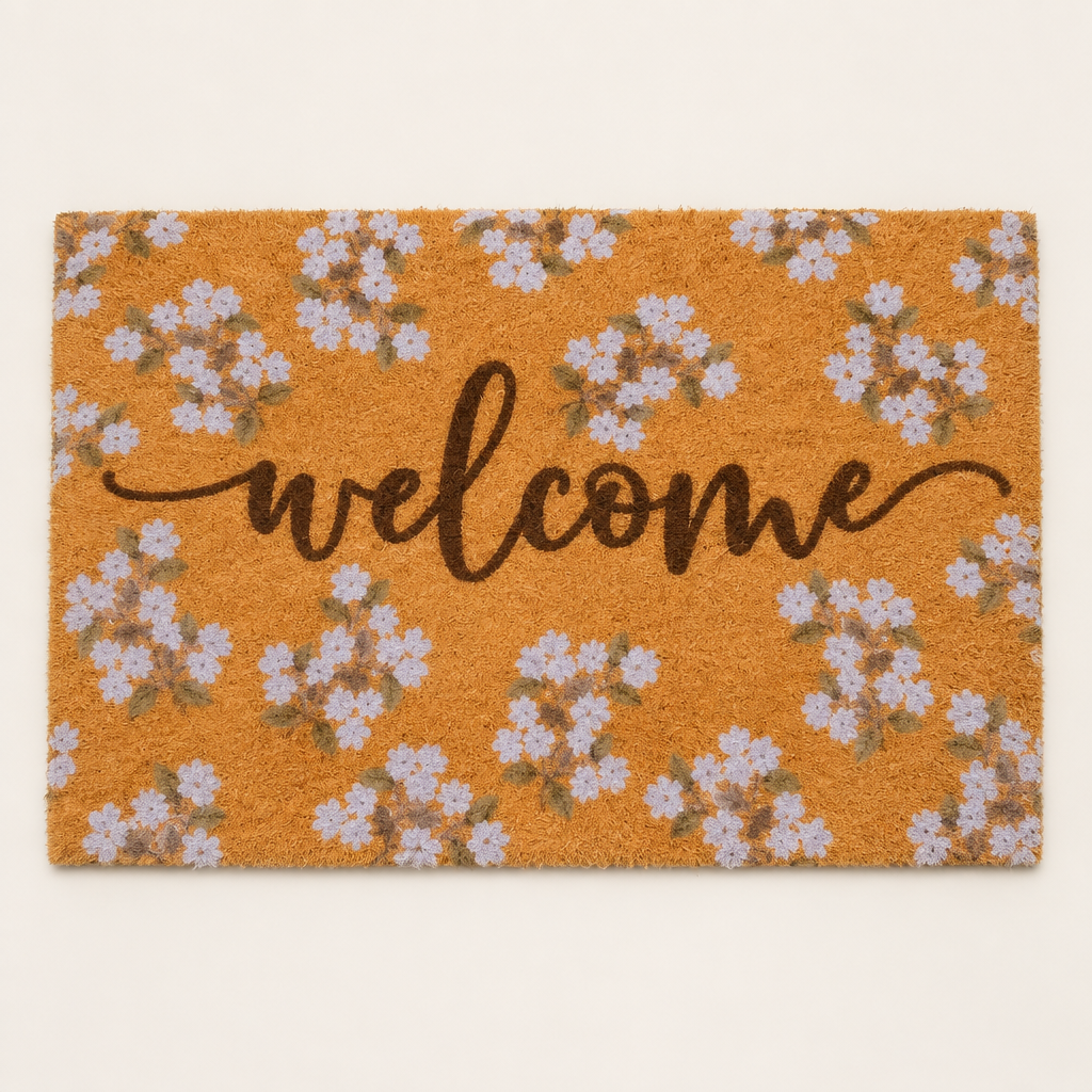 Tapete de entrada Welcome con diseño floral en tono mostaza para una bienvenida acogedora