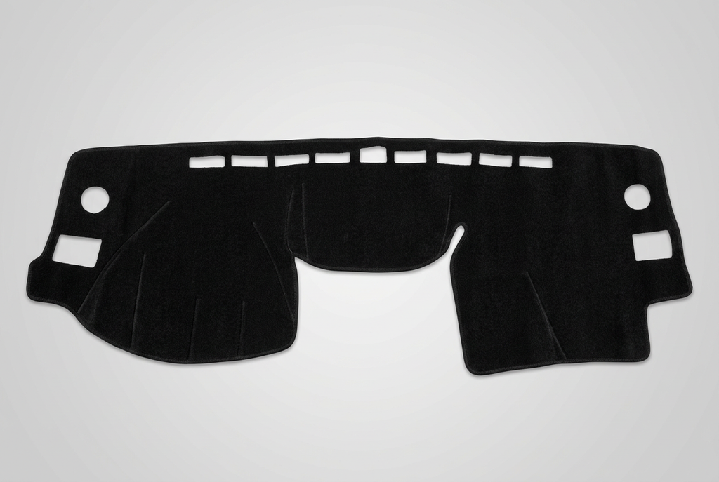 Cubretablero negro para vehículo con recortes para ventilación y ajuste al contorno del tablero
