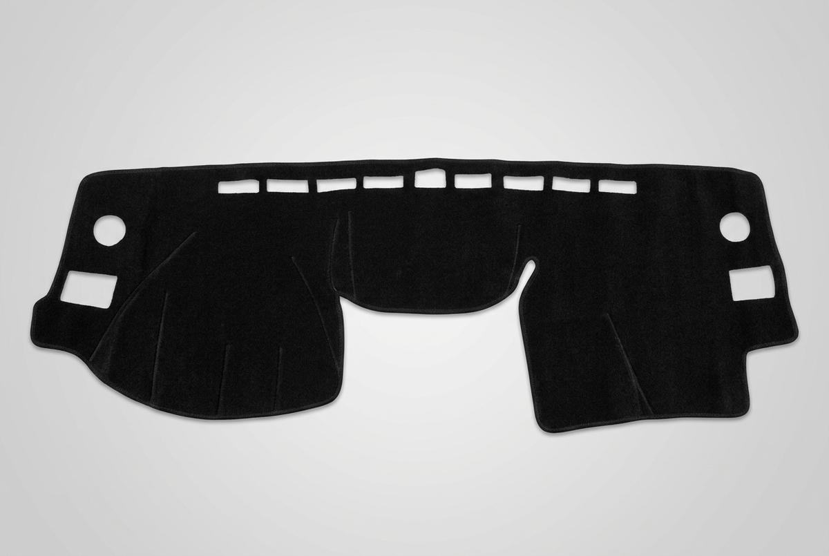 Cubretablero negro para vehículo con recortes para ventilación y ajuste al contorno del tablero