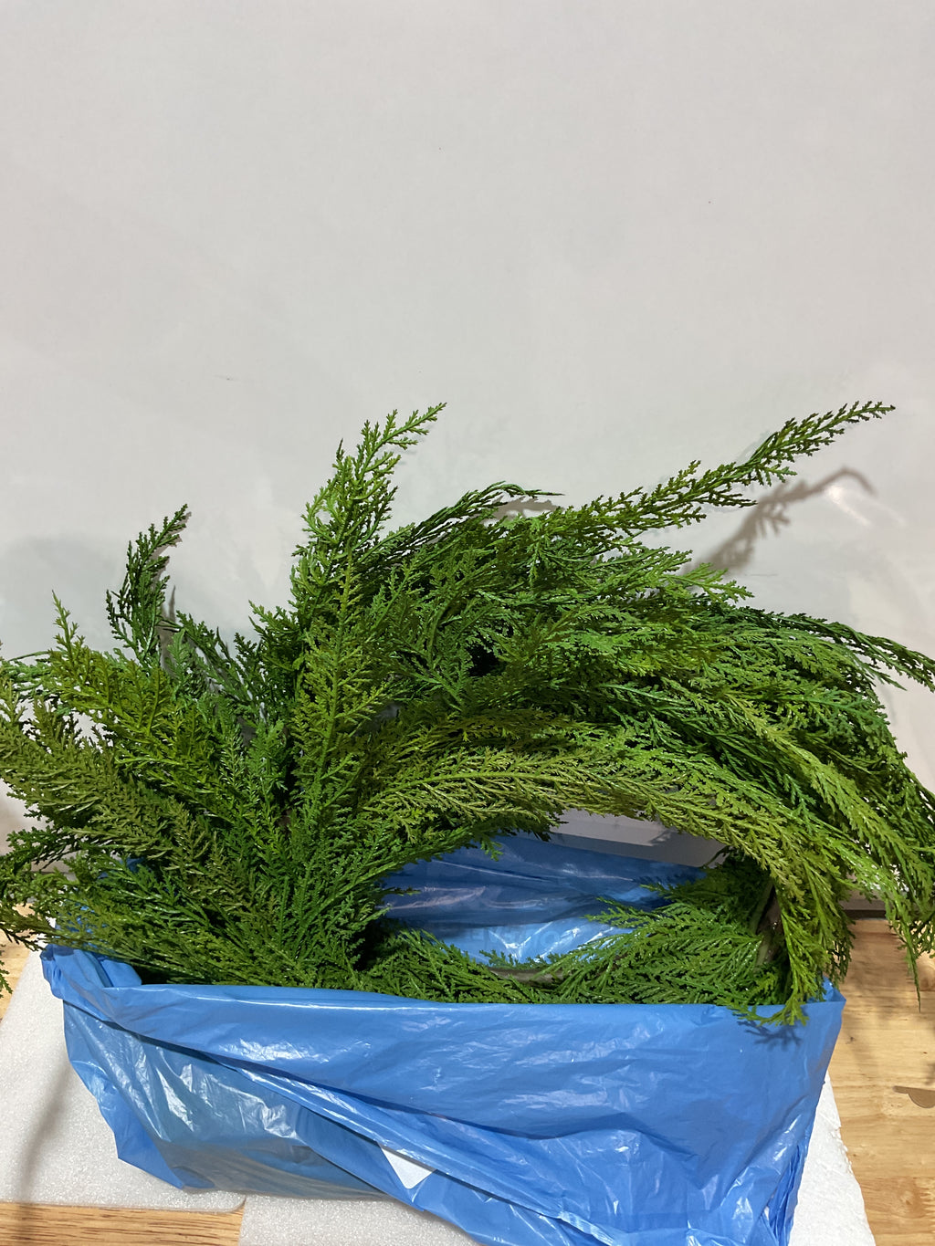 Guirnalda de Cedro Artificial 6FT Extra Tupida – Decoración Navideña para Interiores y Exteriores