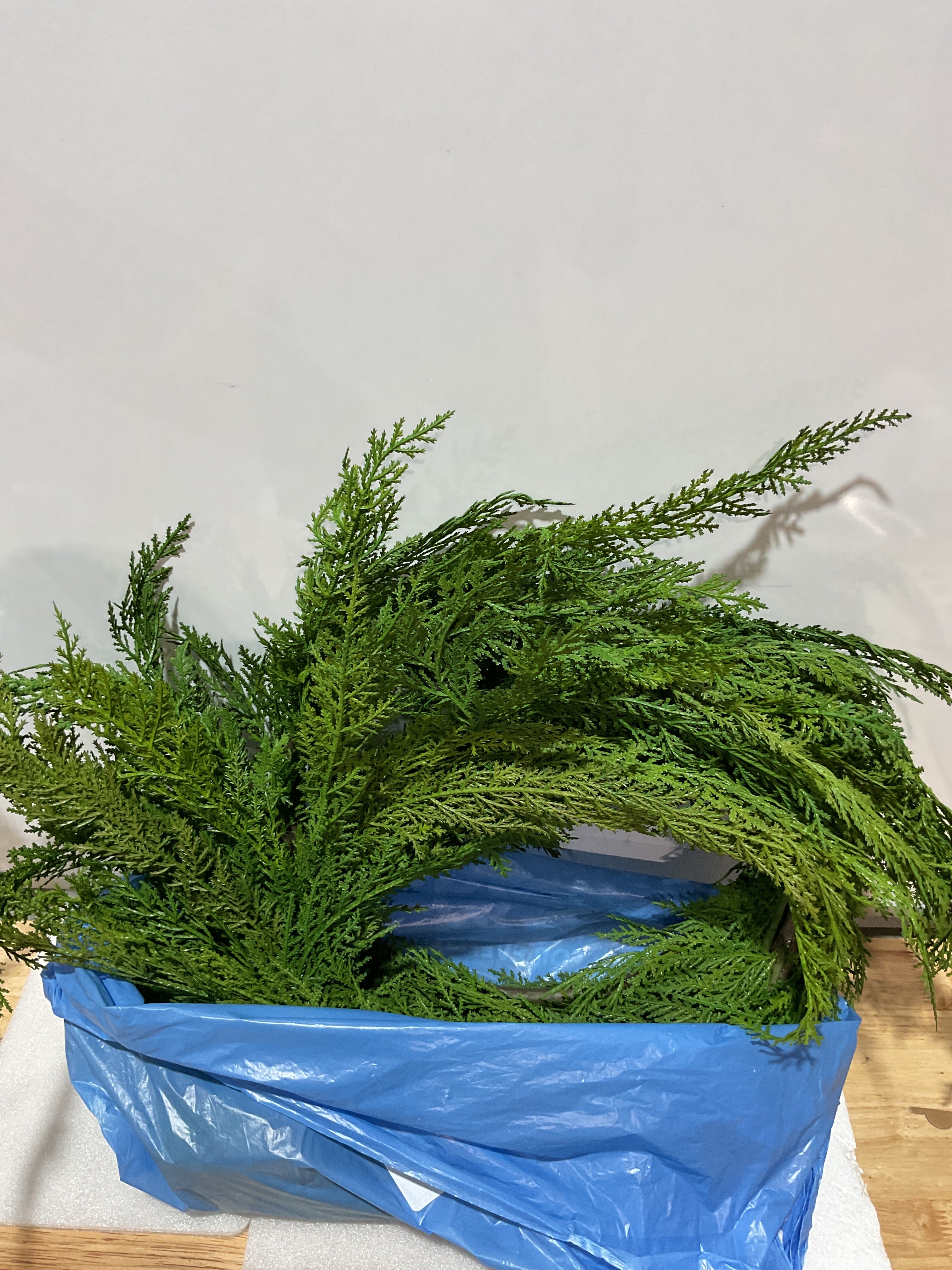 Guirnalda de Cedro Artificial 6FT Extra Tupida – Decoración Navideña para Interiores y Exteriores