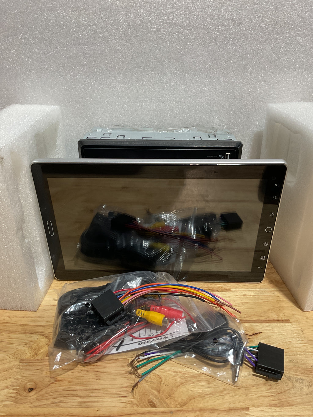 Radio Pantalla Táctil 10.1" Single Din para Auto – CarPlay Inalámbrico, Android Auto, Bluetooth, Cámara de Reversa y Micrófono